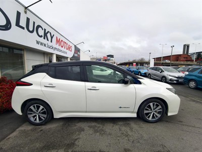 2019 Nissan LEAF - Thumbnail
