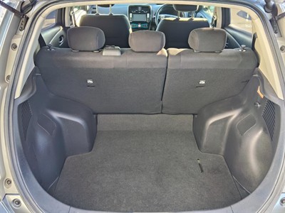 2015 Nissan LEAF - Thumbnail