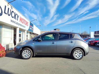 2015 Nissan LEAF - Thumbnail