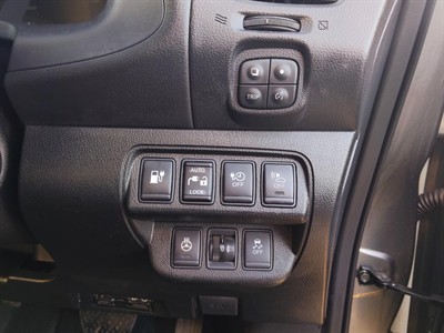 2015 Nissan LEAF - Thumbnail