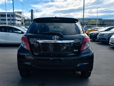 2012 Toyota Vitz - Thumbnail