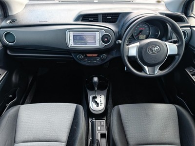 2012 Toyota Vitz - Thumbnail