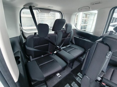 2017 Nissan Serena - Thumbnail