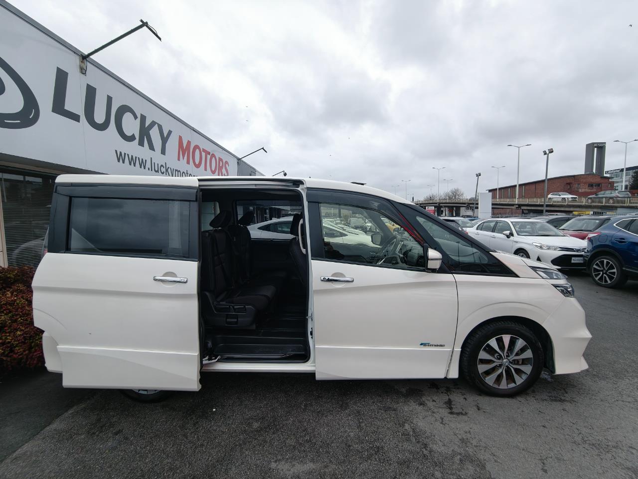 2017 Nissan Serena