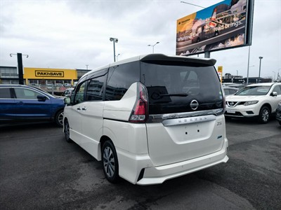 2017 Nissan Serena - Thumbnail
