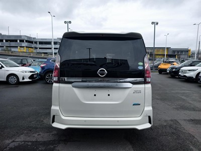 2017 Nissan Serena - Thumbnail