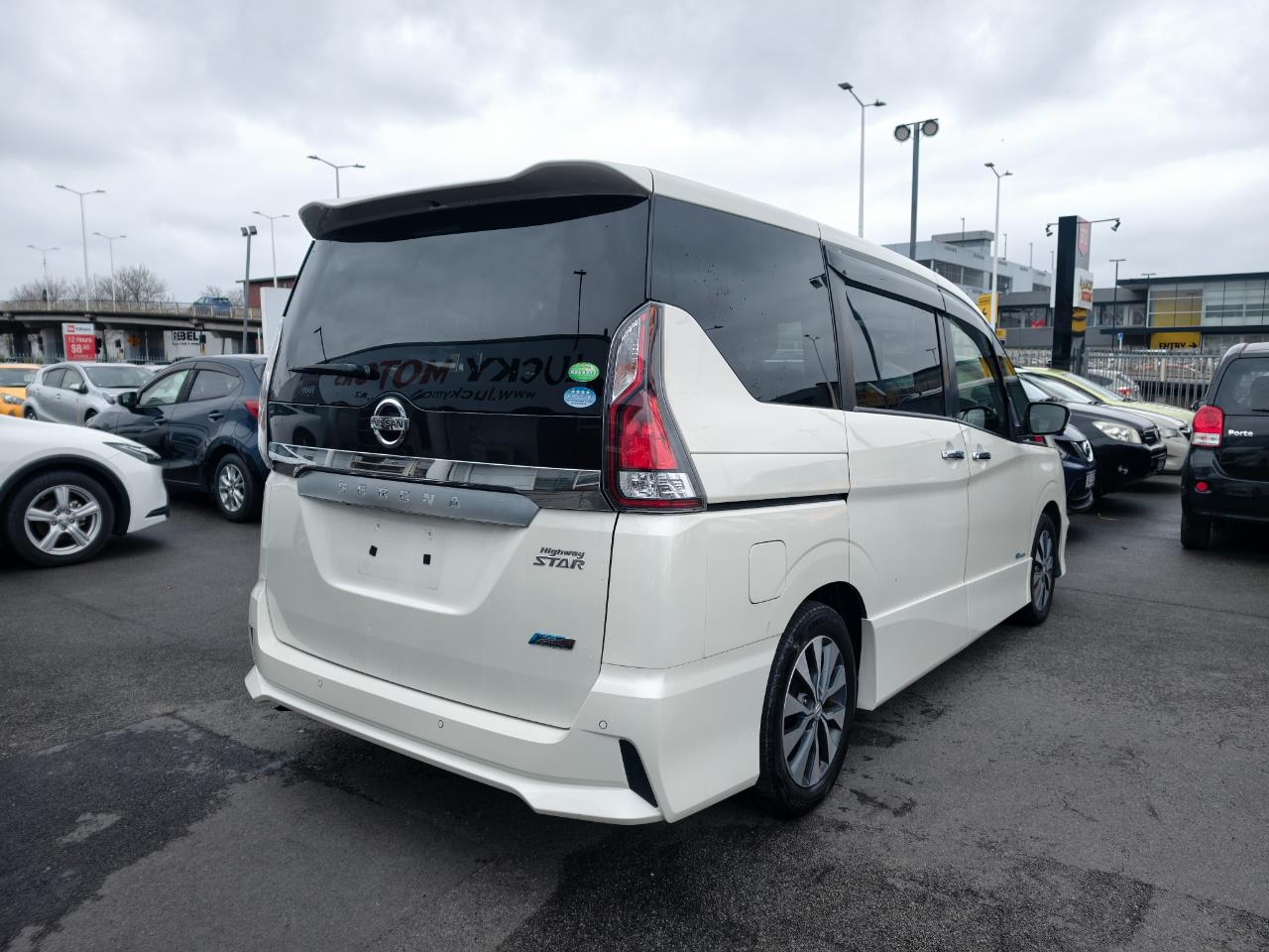 2017 Nissan Serena