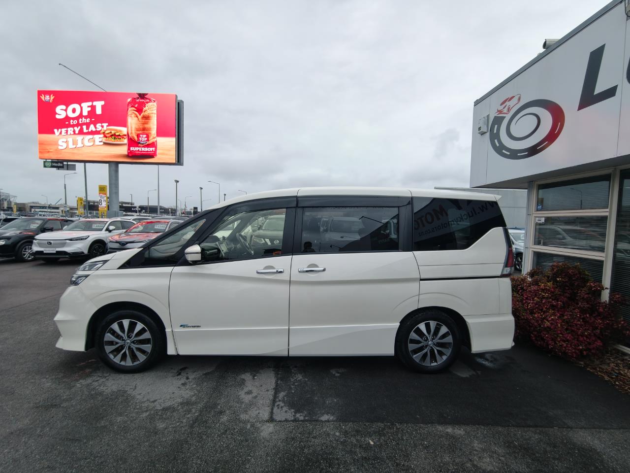 2017 Nissan Serena
