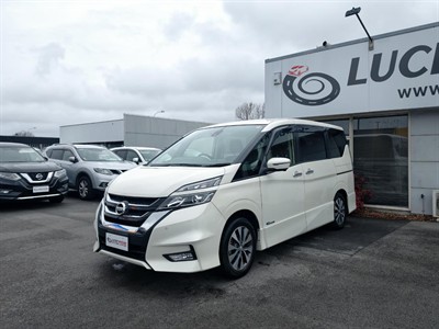 2017 Nissan Serena - Thumbnail