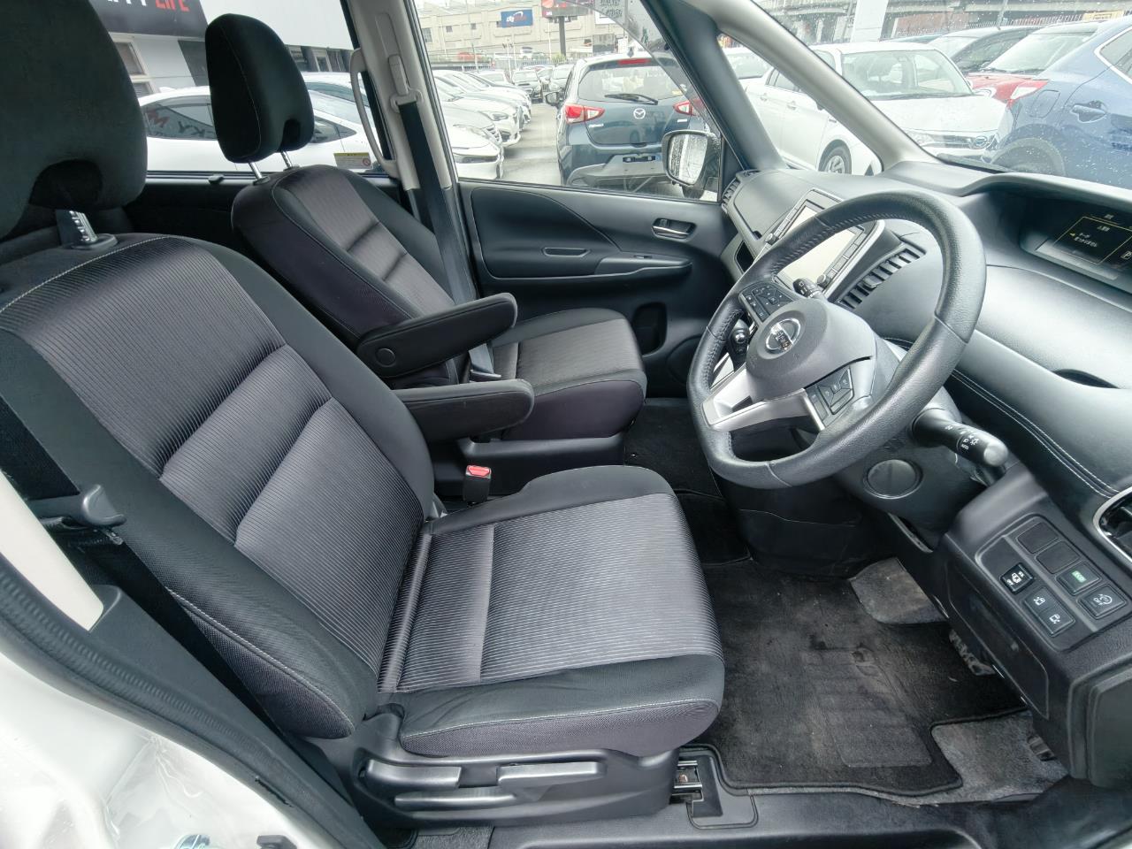 2017 Nissan Serena