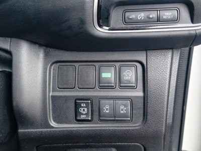 2017 Nissan Serena - Thumbnail