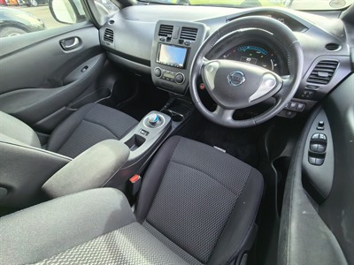 2014 Nissan LEAF - Thumbnail