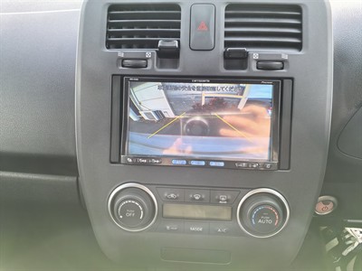 2014 Nissan LEAF - Thumbnail