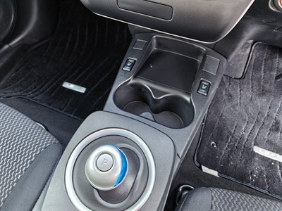 2014 Nissan LEAF - Thumbnail