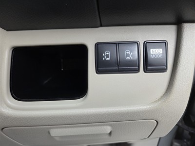 2013 Nissan Serena - Thumbnail