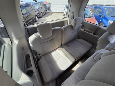 2013 Nissan Serena - Thumbnail