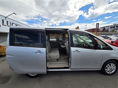 2013 Nissan Serena - Thumbnail