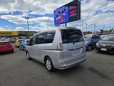 2013 Nissan Serena - Thumbnail