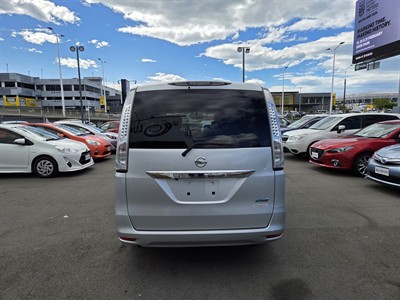 2013 Nissan Serena - Thumbnail