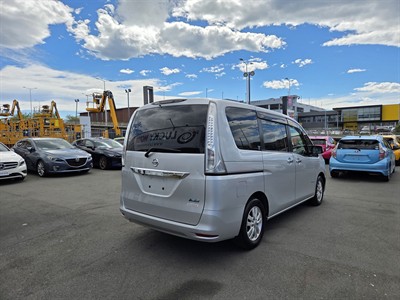 2013 Nissan Serena - Thumbnail