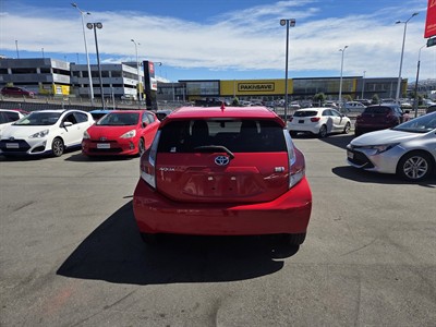 2015 Toyota Aqua - Thumbnail