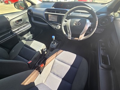 2015 Toyota Aqua - Thumbnail