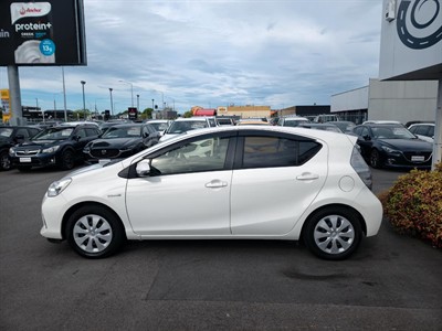 2013 Toyota Aqua - Thumbnail
