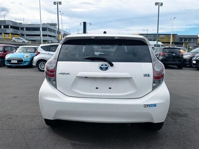 2013 Toyota Aqua - Thumbnail