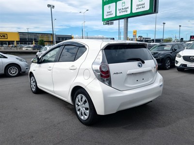 2013 Toyota Aqua - Thumbnail