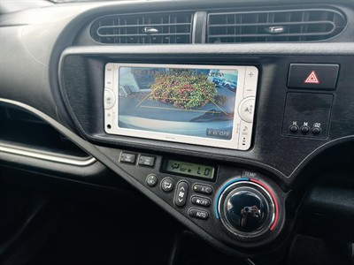 2013 Toyota Aqua - Thumbnail
