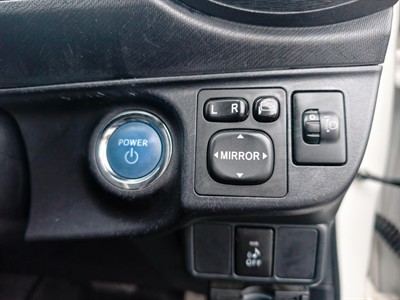 2013 Toyota Aqua - Thumbnail