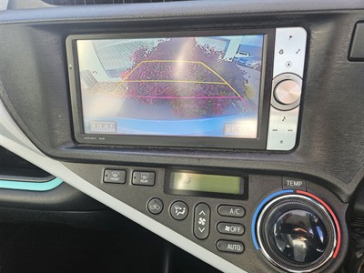2012 Toyota Aqua - Thumbnail