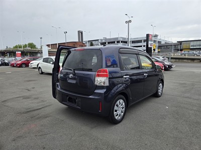 2013 Toyota Spade - Thumbnail