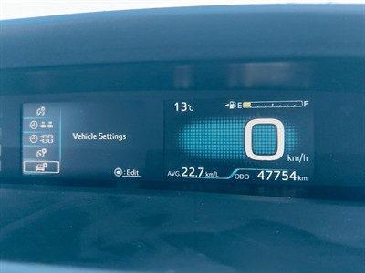 2016 Toyota Prius - Thumbnail