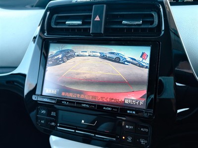 2016 Toyota Prius - Thumbnail