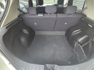 2018 Nissan LEAF - Thumbnail