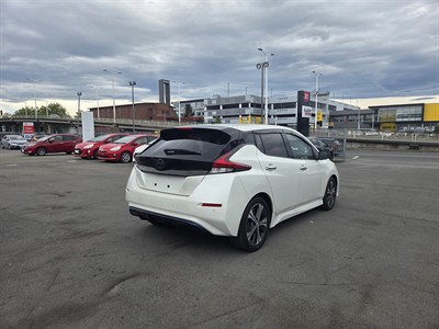 2018 Nissan LEAF - Thumbnail