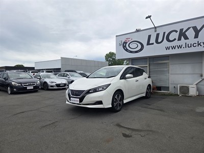 2018 Nissan LEAF - Thumbnail