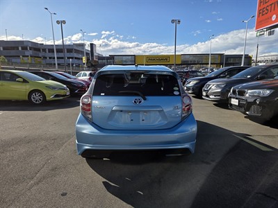 2012 Toyota Aqua - Thumbnail