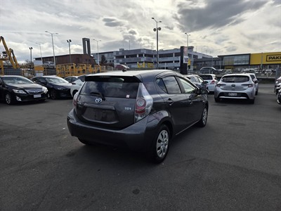 2012 Toyota Aqua - Thumbnail