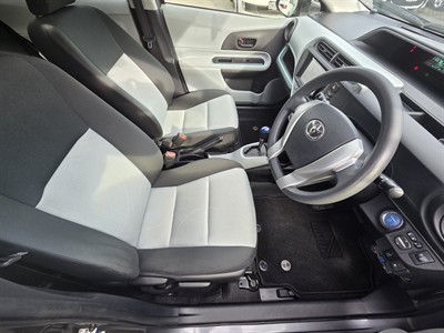 2012 Toyota Aqua - Thumbnail