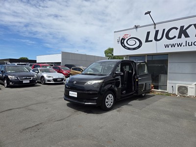 2013 Toyota Spade - Thumbnail