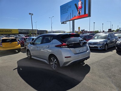 2019 Nissan LEAF - Thumbnail