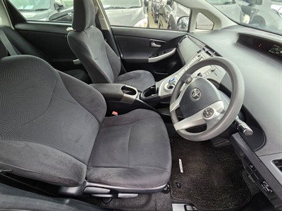 2013 Toyota Prius - Thumbnail