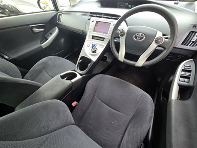 2013 Toyota Prius - Thumbnail
