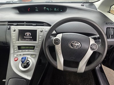 2013 Toyota Prius - Thumbnail