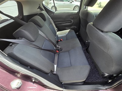 2015 Toyota Aqua - Thumbnail