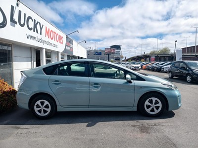 2012 Toyota Prius - Thumbnail