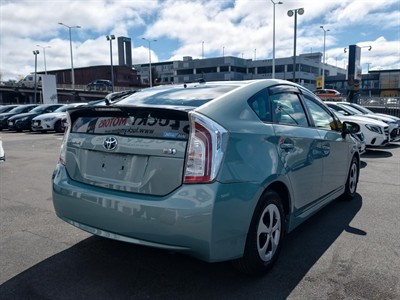 2012 Toyota Prius - Thumbnail