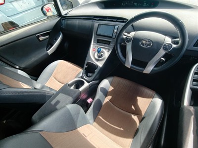 2012 Toyota Prius - Thumbnail